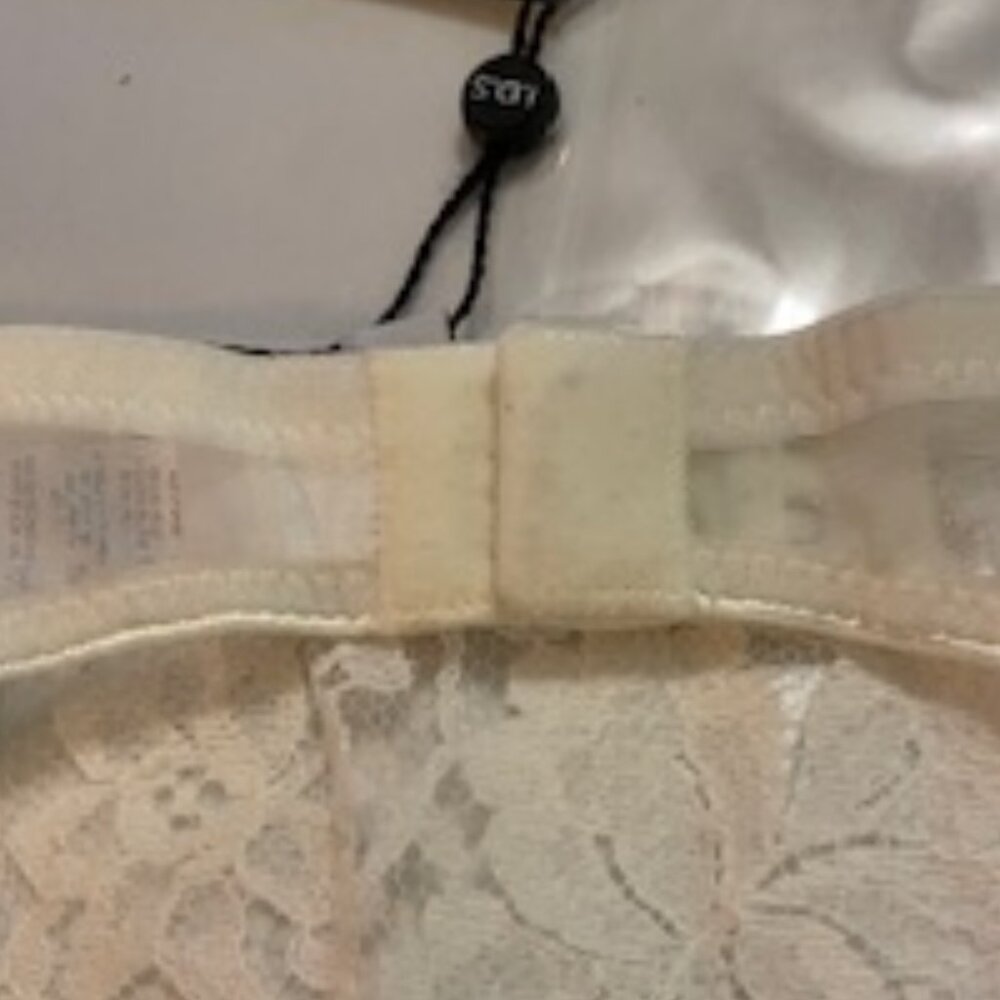 I.D. SARRIERI A Night in Marrakech Lace Garter Suspender Belt Cream Size M NWT - Picture 10 of 12